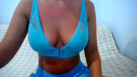 Snapshot of franceskcaa chatting on July 19, 3:21 am franceskcaa online show from July 19, 3:21 am