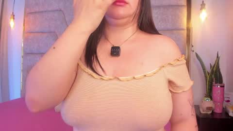 Snapshot of francheska121 chatting on May 7, 7:30 pm francheska121 online show from May 7, 7:30 pm