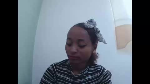 Snapshot of francine925426 chatting on May 22, 4:41 am francine925426 online show from May 22, 4:41 am