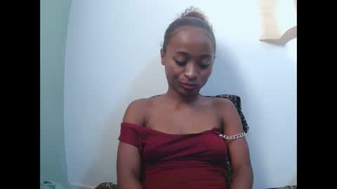 Snapshot of francine925426 chatting on May 24, 1:05 pm francine925426 online show from May 24, 1:05 pm