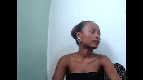 Snapshot of francine925426 chatting on May 31, 8:54 am francine925426 online show from May 31, 8:54 am