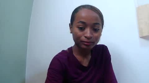 Snapshot of francine925426 chatting on June 19, 8:18 am francine925426 online show from June 19, 8:18 am