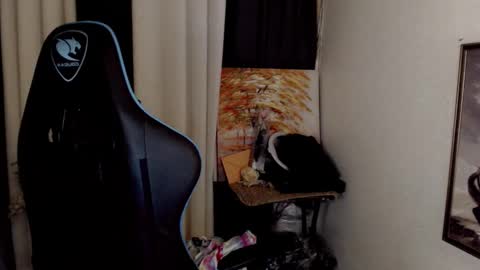Snapshot of francine_moore chatting on December 5, 6:54 am Francine online show from December 5, 6:54 am