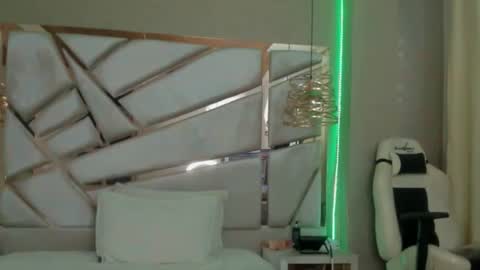 francis_20 online show from March 17, 1:36 pm