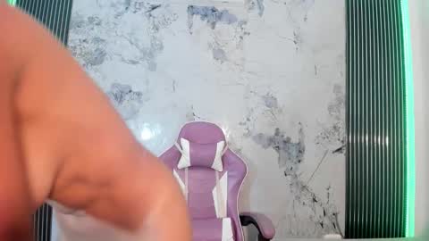 Laura online show from February 9, 7:29 pm