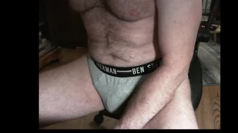 Snapshot of francois4059 chatting on April 19, 6:13 am Franois online show from April 19, 6:13 am