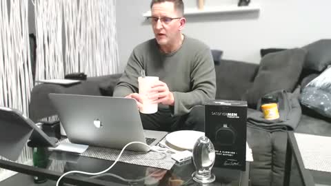 Snapshot of frank49m chatting on February 12, 1:37 pm Frank online show from February 12, 1:37 pm