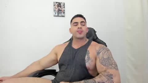 frank_foxx1 online show from February 4, 2:39 am