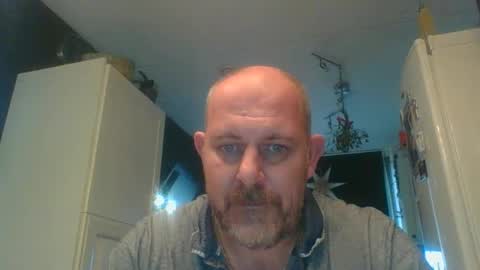 Snapshot of frankh12345 chatting on December 17, 11:28 am frankh12345 online show from December 17, 11:28 am