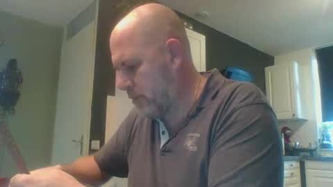 Snapshot of frankh12345 chatting on January 8, 9:00 am frankh12345 online show from January 8, 9:00 am