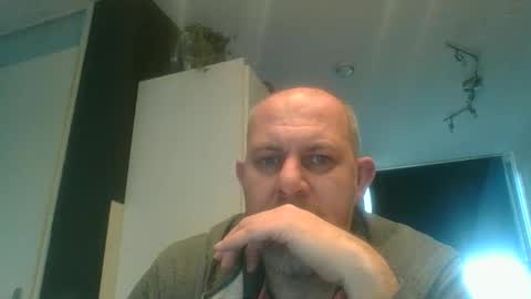 Snapshot of frankh12345 chatting on March 6, 7:14 am frankh12345 online show from March 6, 7:14 am