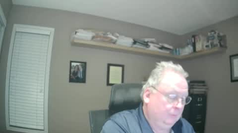 Snapshot of frankie6207 chatting on October 25, 6:21 am frankie6207 online show from October 25, 6:21 am