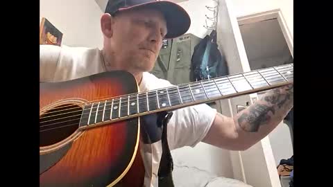 Snapshot of frankieblueeyes30 chatting on February 16, 9:16 am Blue eyed tatted Daddy online show from February 16, 9:16 am