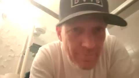 Snapshot of frankieblueeyes4u chatting on April 6, 6:25 am Famous Blue Eyes online show from April 6, 6:25 am