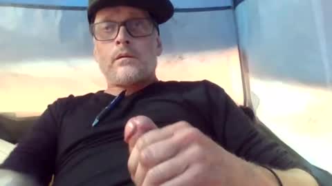 Snapshot of franklyzappa chatting on November 5, 5:02 pm Girth Brookes online show from November 5, 5:02 pm