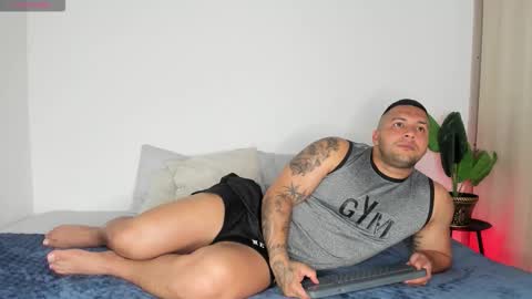 Snapshot of frankmyles01 chatting on January 5, 11:08 pm frank online show from January 5, 11:08 pm