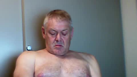 Snapshot of frannkboy61 chatting on June 27, 5:01 am frannkboy61 online show from June 27, 5:01 am
