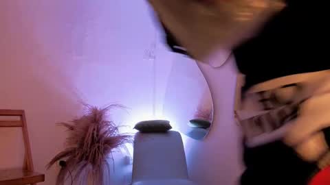 Fransheska online show from March 24, 11:59 am