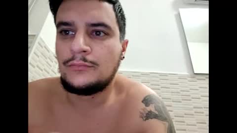 Snapshot of fraromeo2 chatting on December 3, 4:28 pm fraromeo2 online show from December 3, 4:28 pm