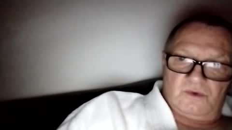 Snapshot of frauenfeind1 chatting on December 31, 5:29 pm Wolfi online show from December 31, 5:29 pm