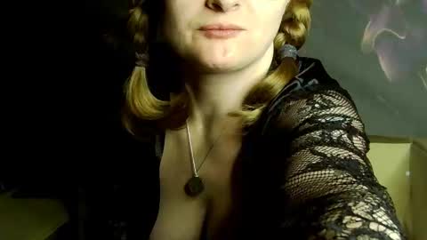 Snapshot of frauket chatting on October 21, 9:37 pm FrauKet online show from October 21, 9:37 pm