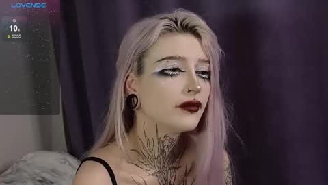 Snapshot of fraulein_mooon chatting on December 16, 1:31 am Asya UwU online show from December 16, 1:31 am