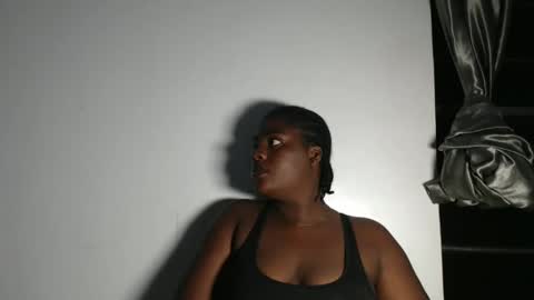 Snapshot of freakie_clit chatting on December 4, 7:23 pm pandora online show from December 4, 7:23 pm