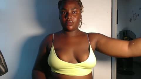 Snapshot of freakie_clit chatting on December 8, 4:28 pm pandora online show from December 8, 4:28 pm