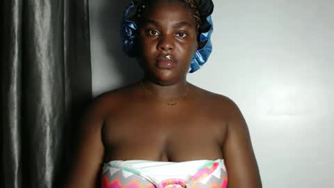 Snapshot of freakie_clit chatting on December 10, 9:43 pm pandora online show from December 10, 9:43 pm