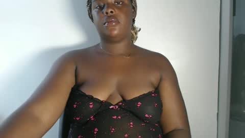 Snapshot of freakie_clit chatting on December 18, 9:25 am pandora online show from December 18, 9:25 am