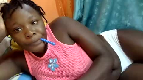 Snapshot of freaky_dolly chatting on January 6, 3:29 pm freaky_dolly online show from January 6, 3:29 pm