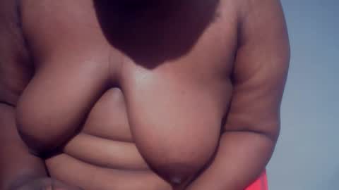 Snapshot of freaky_slut5 chatting on January 18, 4:05 am freaky slut5 online show from January 18, 4:05 am