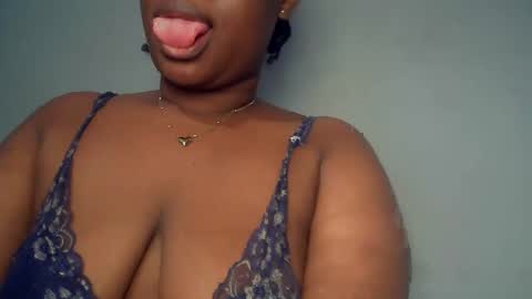 Snapshot of freaky_slut5 chatting on February 19, 5:25 am freaky slut5 online show from February 19, 5:25 am