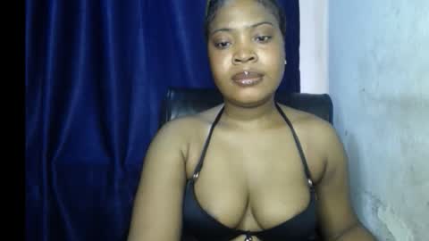 Snapshot of freaky_thickass chatting on October 2, 10:44 am Lily online show from October 2, 10:44 am