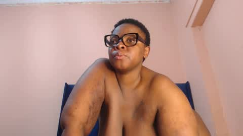 Snapshot of freakyboobsxx chatting on June 27, 12:22 pm Kimmy online show from June 27, 12:22 pm