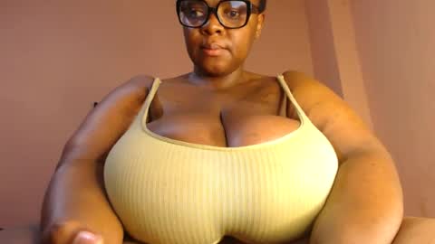 Snapshot of freakyboobsxx chatting on June 29, 1:44 pm Kimmy online show from June 29, 1:44 pm