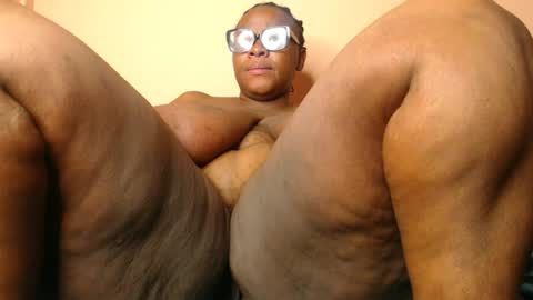 Snapshot of freakyboobsxx chatting on July 8, 4:22 pm Kimmy online show from July 8, 4:22 pm