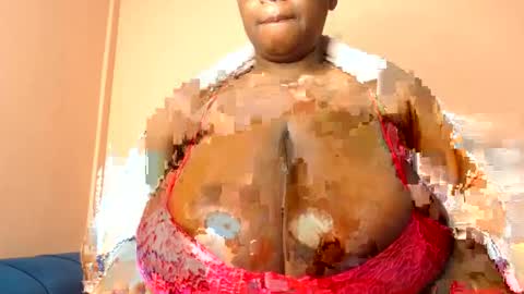 Snapshot of freakyboobsxx chatting on July 9, 5:33 am Kimmy online show from July 9, 5:33 am