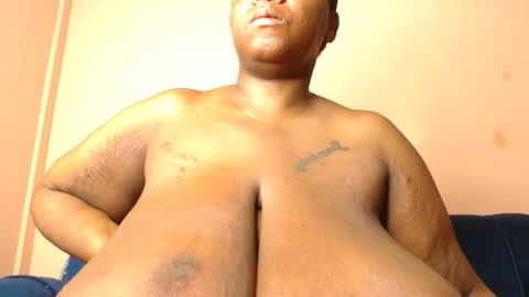 Snapshot of freakyboobsxx chatting on July 12, 7:32 am Kimmy online show from July 12, 7:32 am