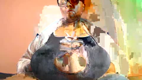 Snapshot of freakyboobsxx chatting on July 25, 11:35 pm Kimmy online show from July 25, 11:35 pm