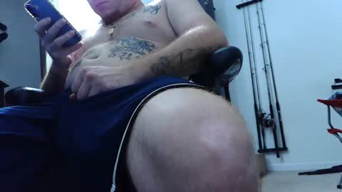 Snapshot of freakyfreddie305 chatting on October 16, 2:45 am freakyfreddie305 online show from October 16, 2:45 am