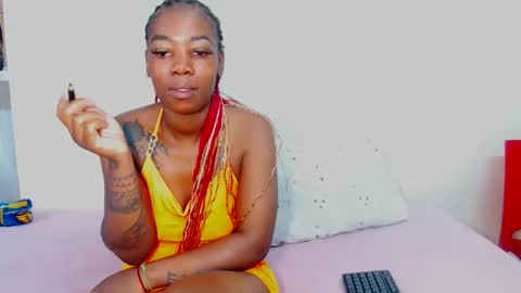 Snapshot of freakyscarlrt00 chatting on September 25, 3:43 am FreakyScarlet00 online show from September 25, 3:43 am