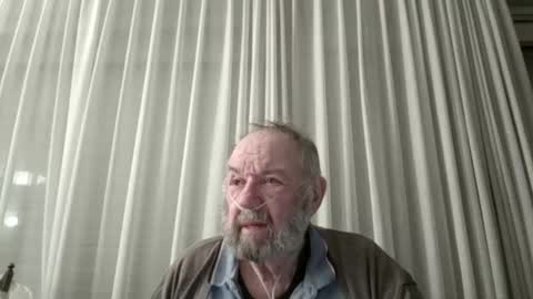 Snapshot of fredaldavid chatting on February 11, 6:35 pm David Fredal online show from February 11, 6:35 pm