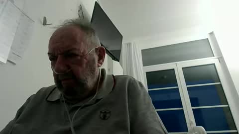 Snapshot of fredaldavid chatting on February 22, 5:33 pm David Fredal online show from February 22, 5:33 pm