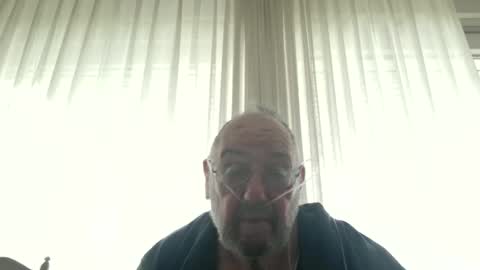 Snapshot of fredaldavid chatting on May 5, 8:00 am David Fredal online show from May 5, 8:00 am