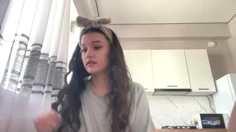 Snapshot of fredamedora chatting on June 24, 5:06 am Mia online show from June 24, 5:06 am