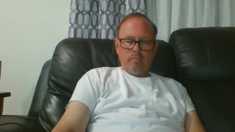 Snapshot of freddieknuck chatting on April 10, 5:34 am Just Fred online show from April 10, 5:34 am