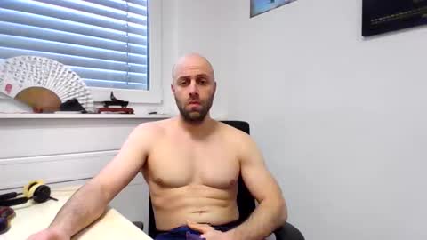 Snapshot of freddow chatting on February 18, 3:19 pm freddow online show from February 18, 3:19 pm