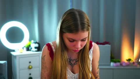 Hey im Olivia im glat to see you in mu room3 online show from April 21, 2:23 pm