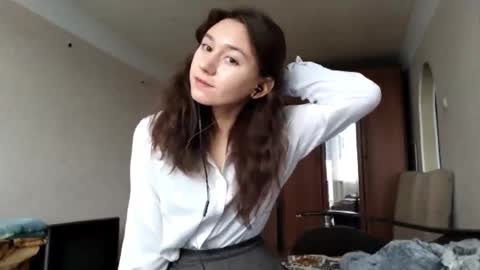 Mia online show from October 17, 9:12 am